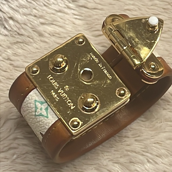 LOUIS VUITTON X TAKASHI MURAKAMI Leather Cuff Bracelet Unisex - Picture 10 of 13